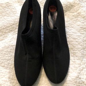 Etienne Aigner slip on heeled bootie 9.5